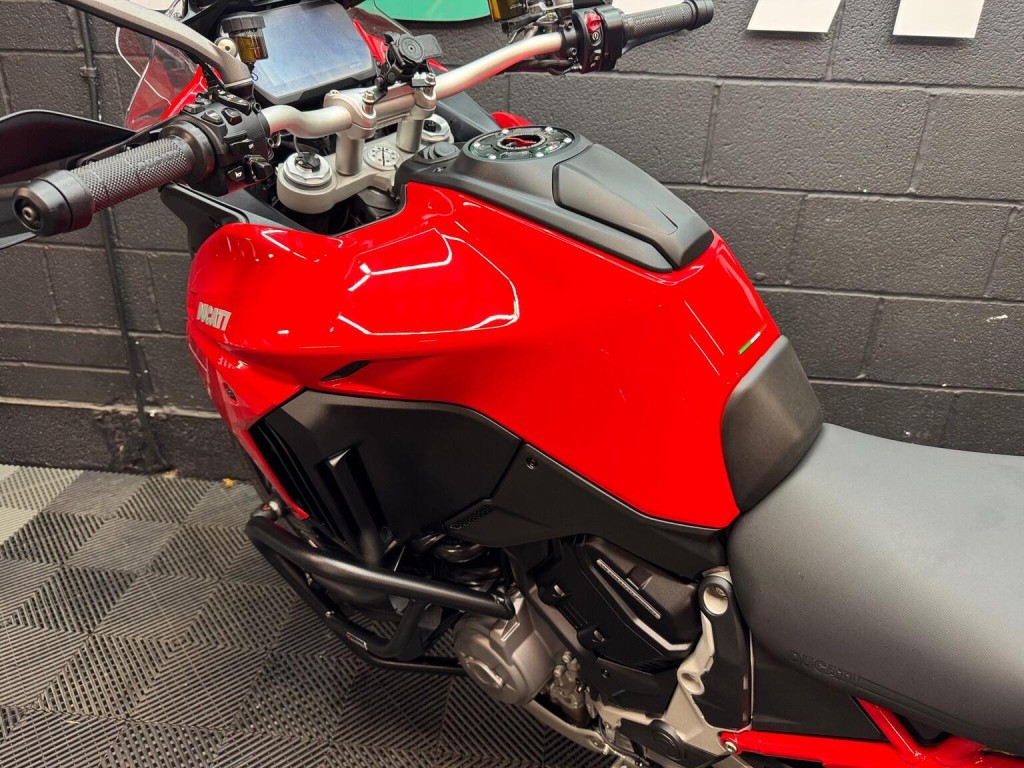 DUCATI MULTISTRADA V4
