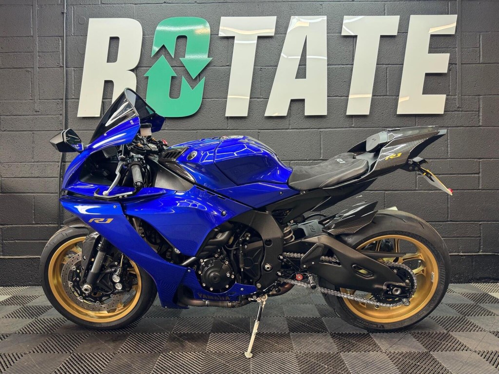 YAMAHA R1