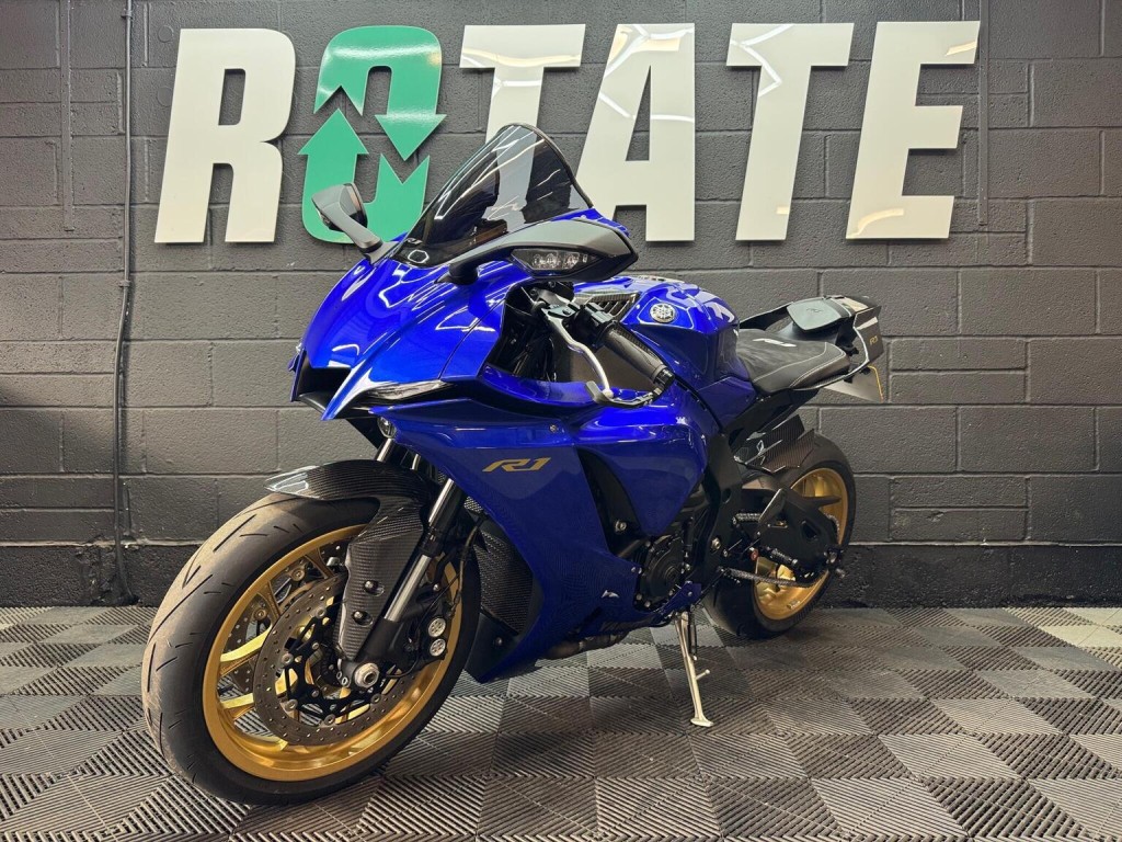 YAMAHA R1