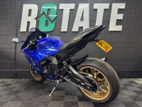 YAMAHA R1