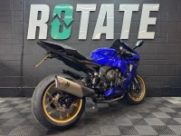 YAMAHA R1
