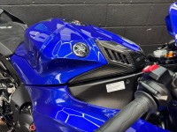 YAMAHA R1