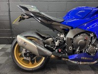 YAMAHA R1