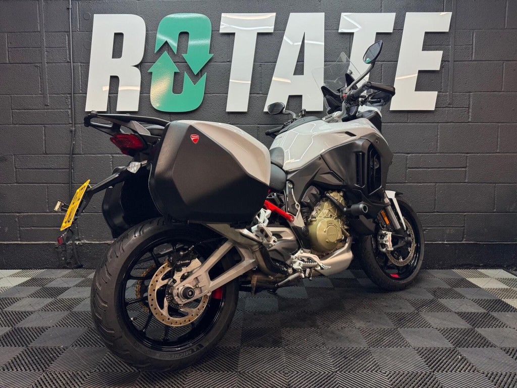 DUCATI MULTISTRADA V4
