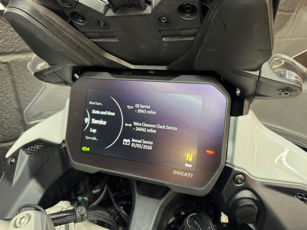 DUCATI MULTISTRADA V4