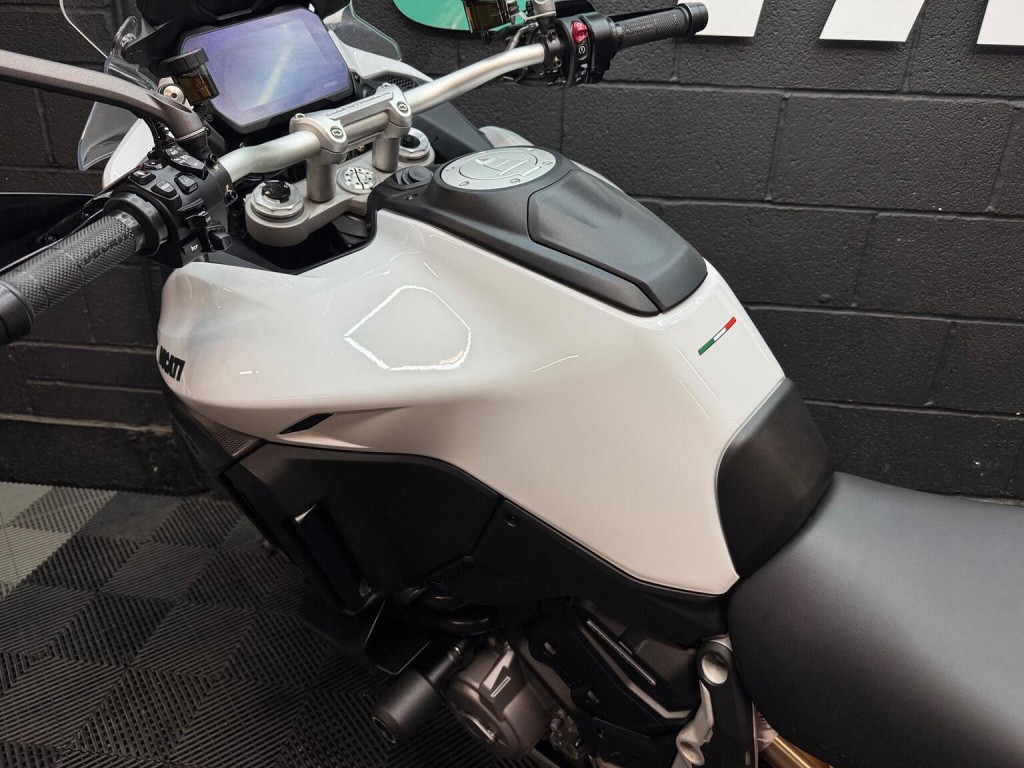 DUCATI MULTISTRADA V4