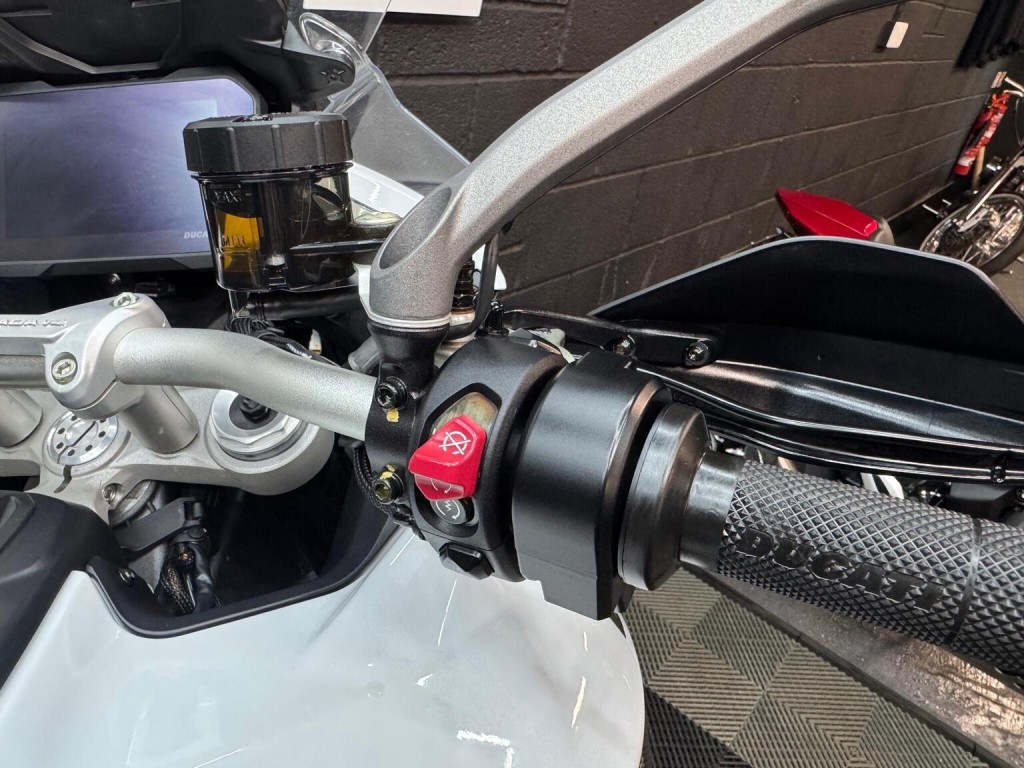 DUCATI MULTISTRADA V4