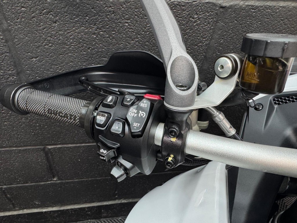 DUCATI MULTISTRADA V4