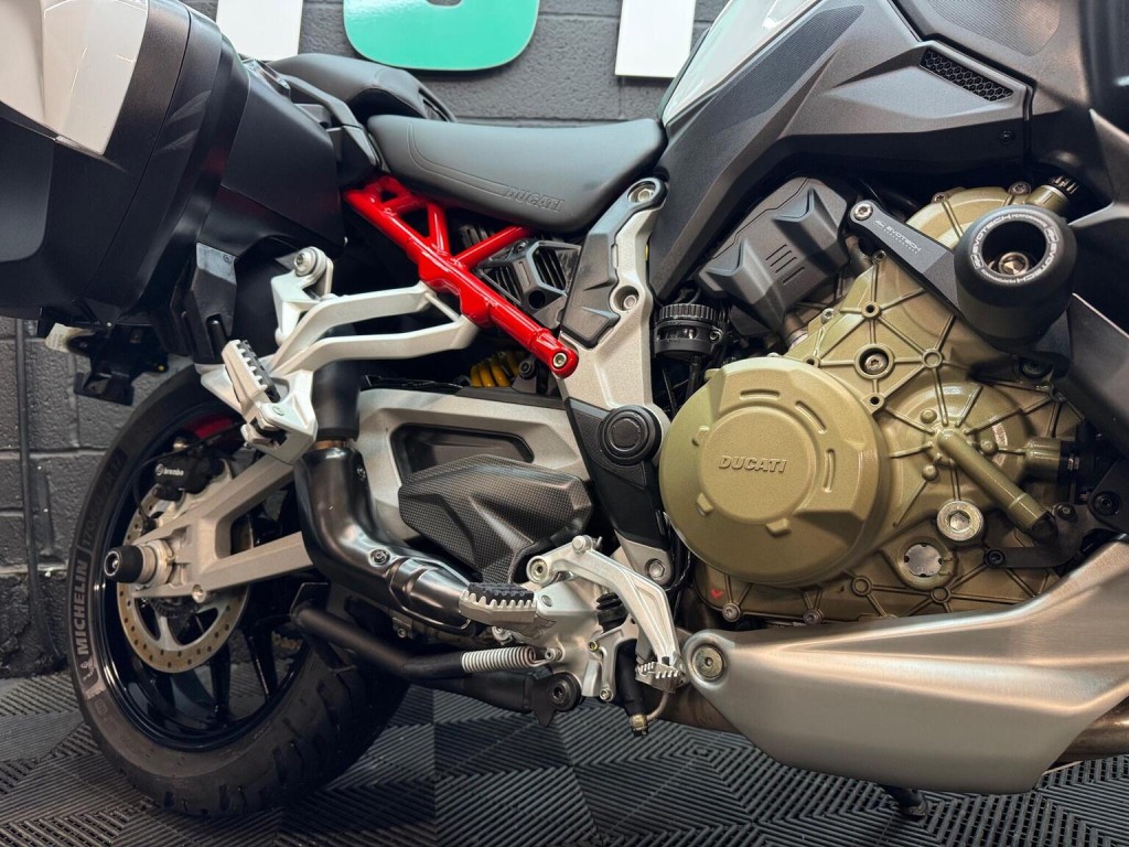 DUCATI MULTISTRADA V4