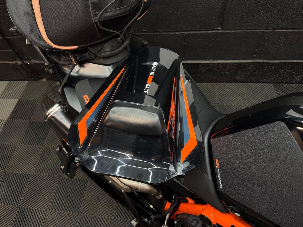KTM 890 DUKE