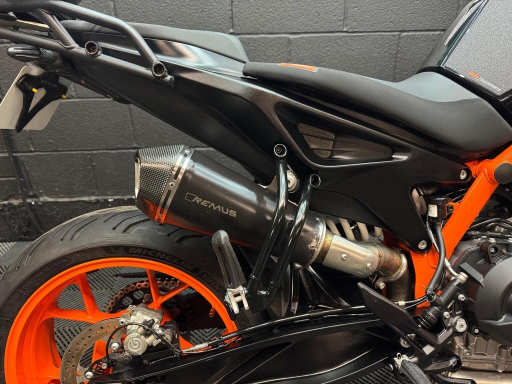 KTM 890 DUKE