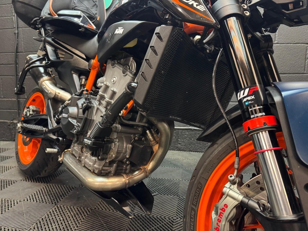 KTM 890 DUKE