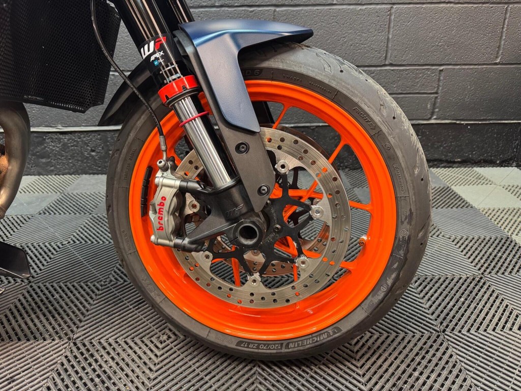 KTM 890 DUKE