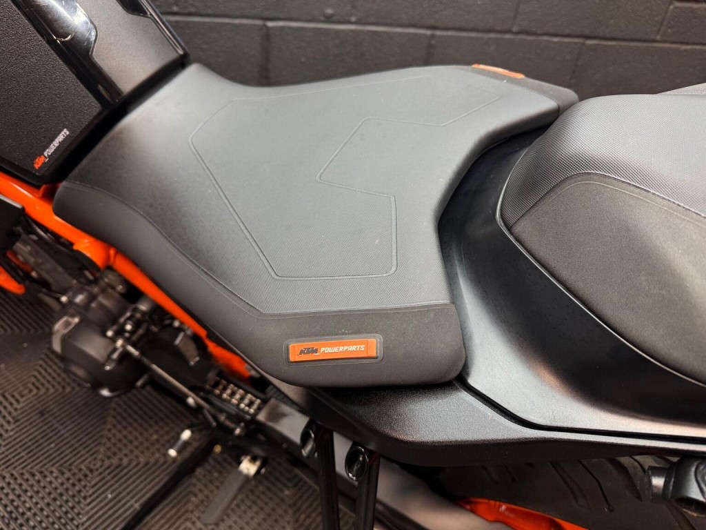 KTM 890 DUKE