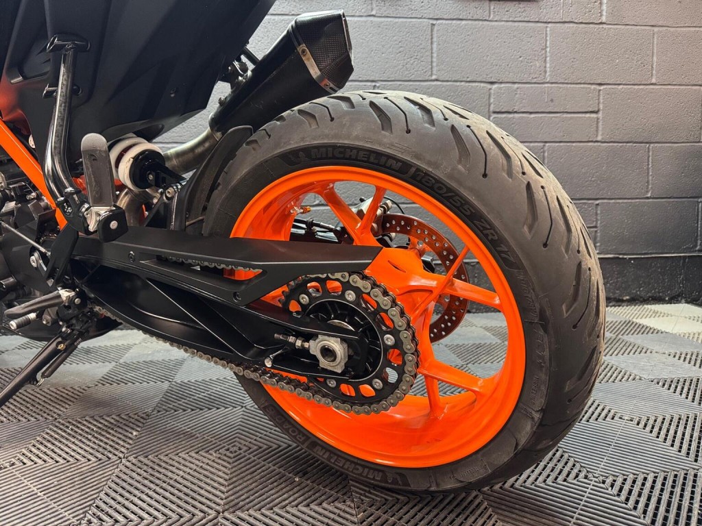 KTM 890 DUKE