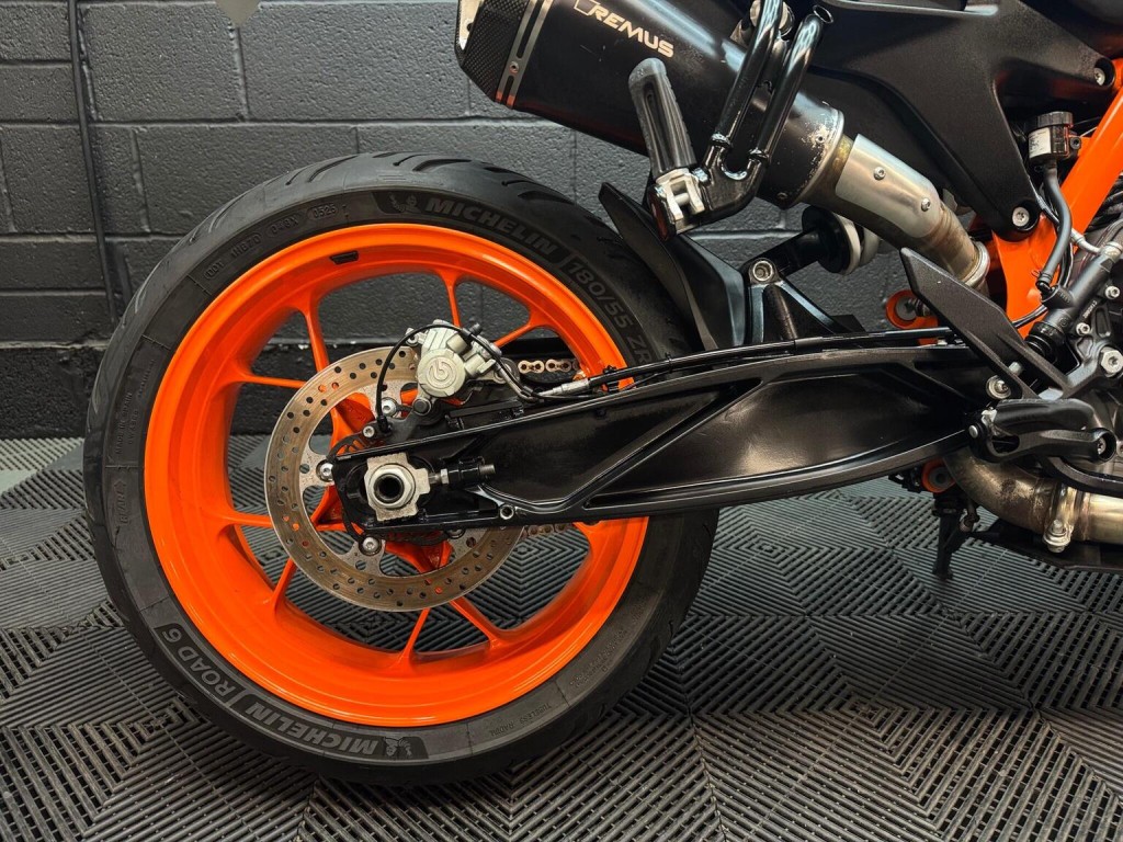 KTM 890 DUKE