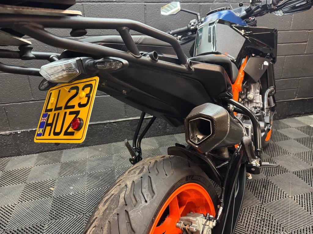 KTM 890 DUKE