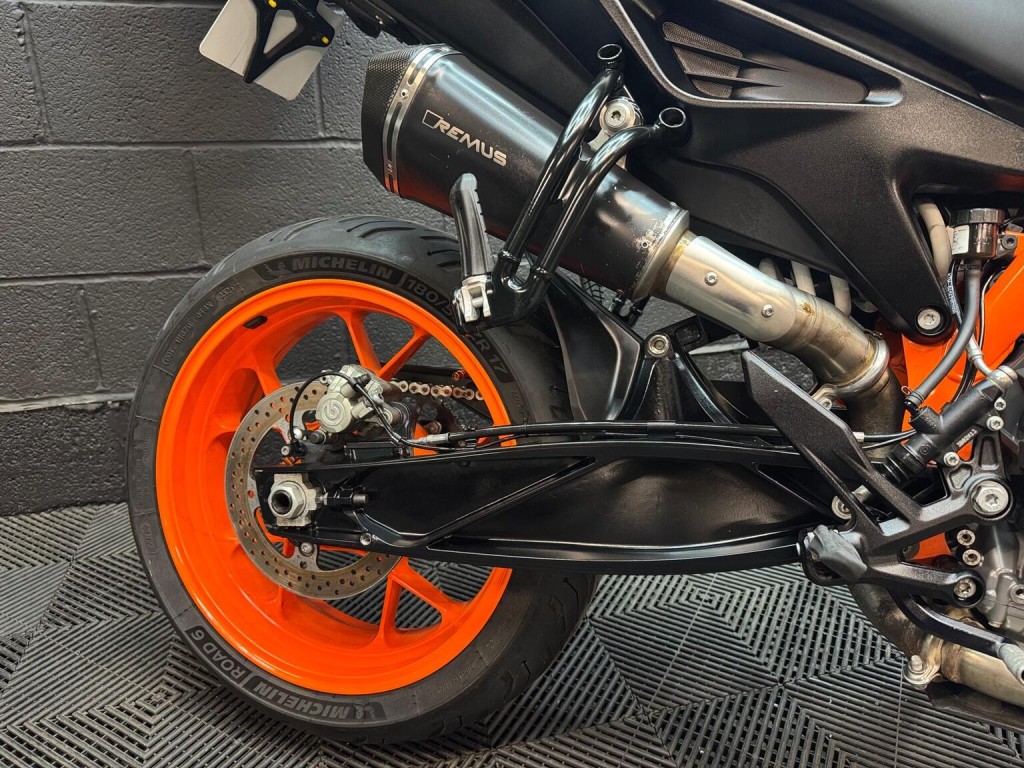 KTM 890 DUKE