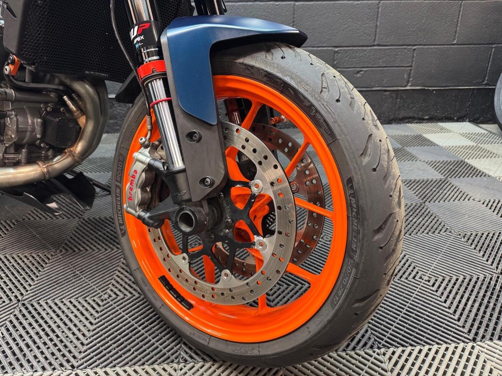 KTM 890 DUKE