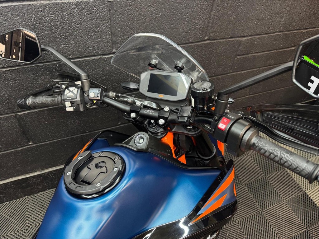 KTM 890 DUKE