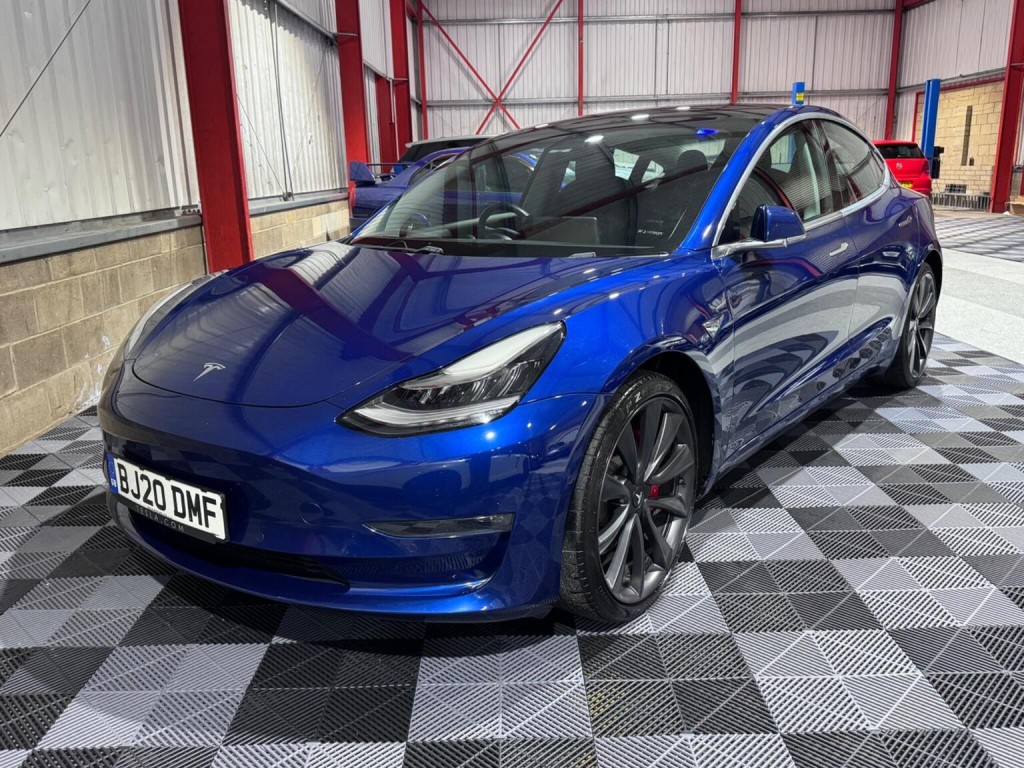 TESLA MODEL 3