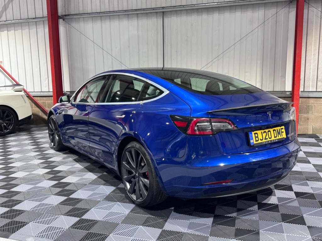 TESLA MODEL 3