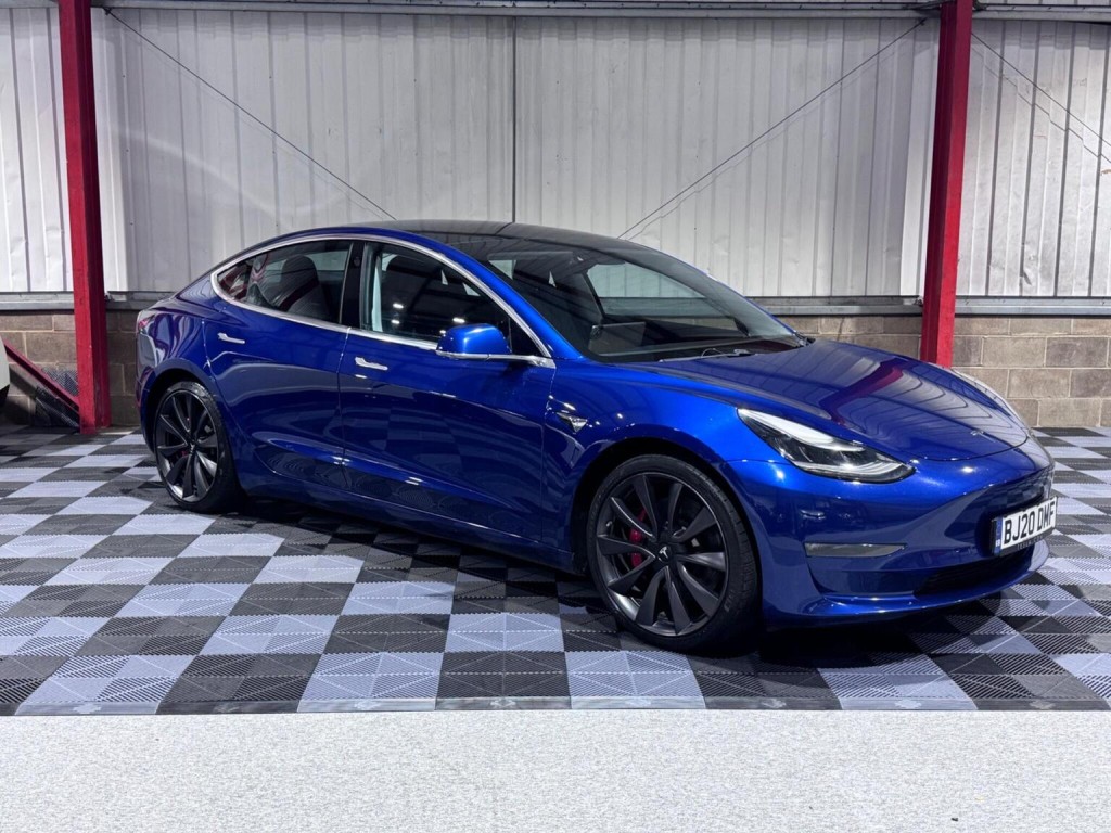 TESLA MODEL 3
