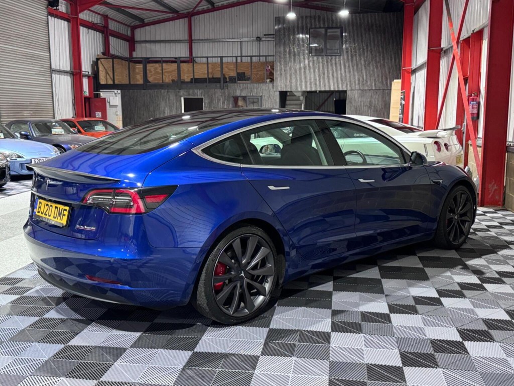 TESLA MODEL 3