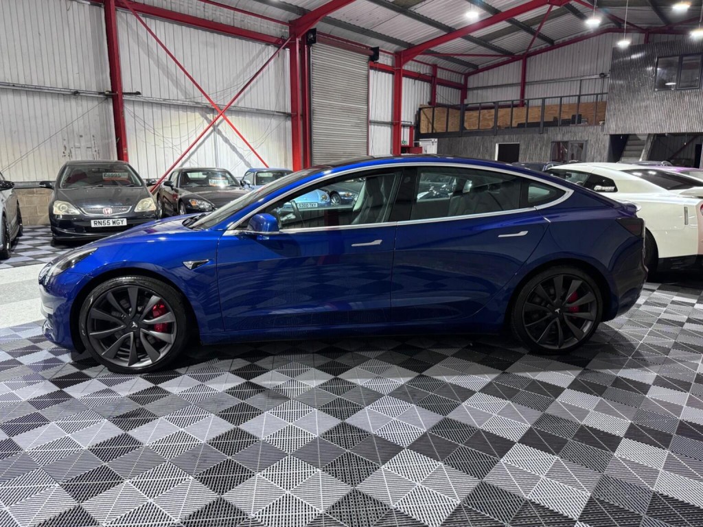 TESLA MODEL 3