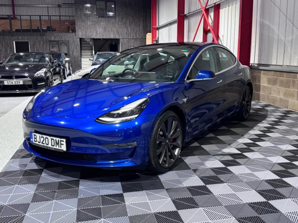 TESLA MODEL 3