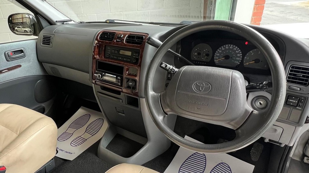 TOYOTA GRANVIA