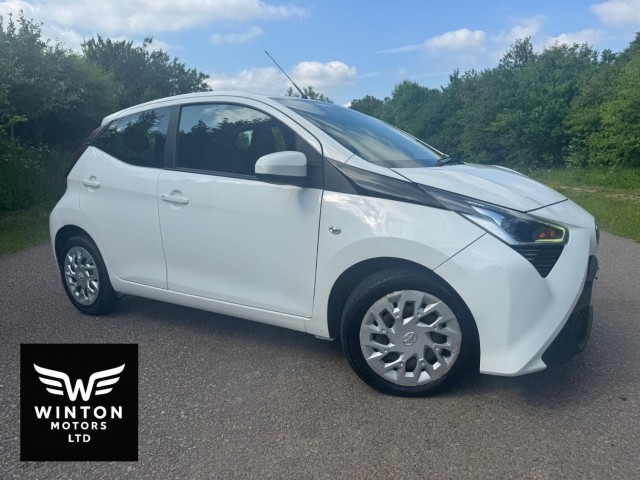TOYOTA AYGO 1.0 VVT-i x-play