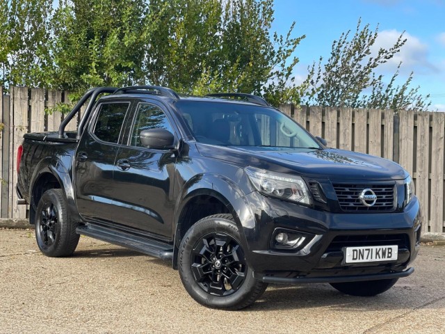 NISSAN NAVARA 2.3 dCi Tekna Auto 4WD Euro 6 4dr