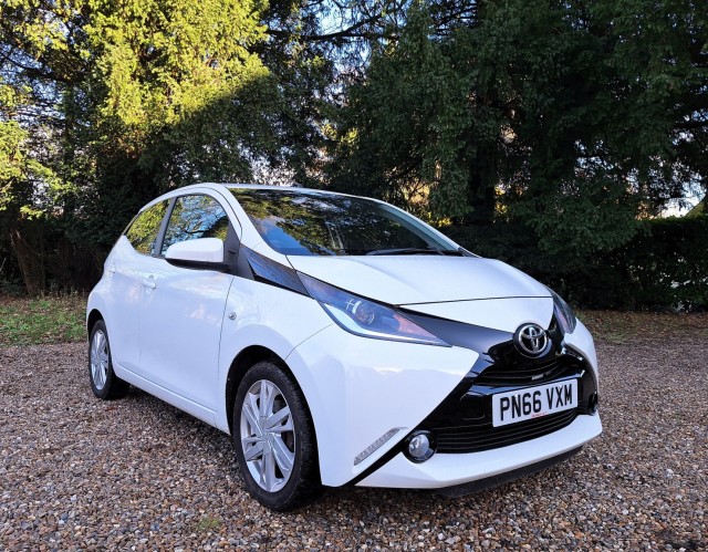 TOYOTA AYGO 1.0 VVT-i x-pression