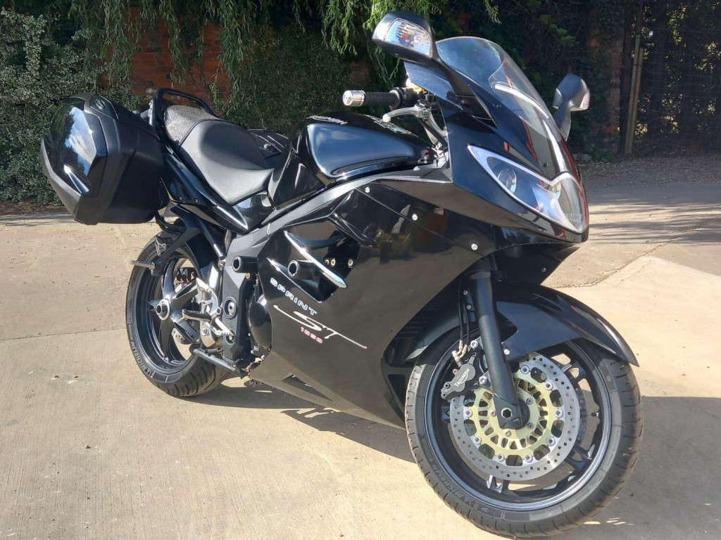TRIUMPH SPRINT ST 1050