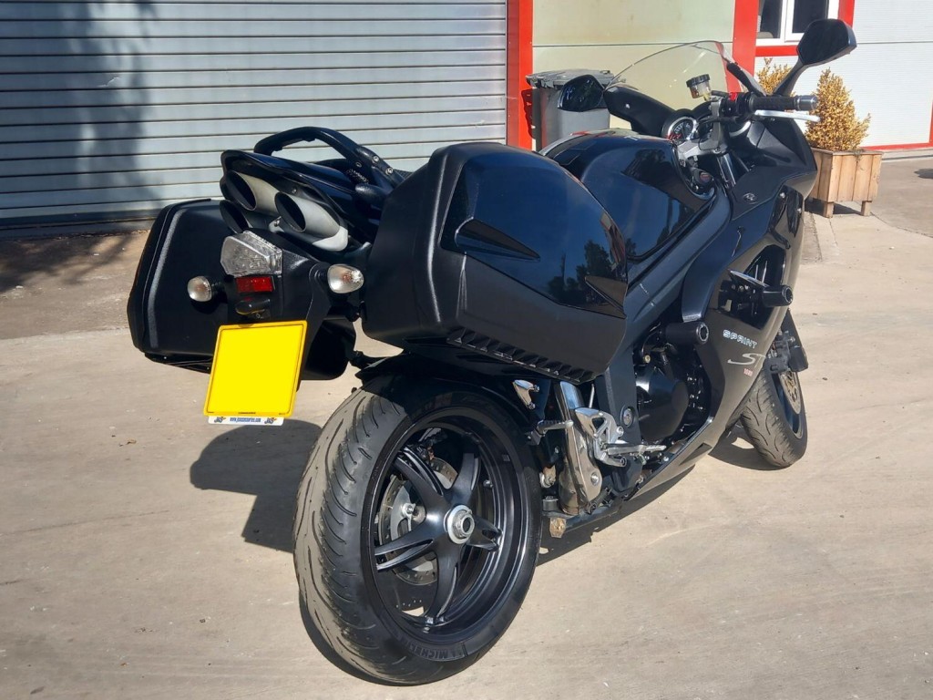 TRIUMPH SPRINT ST 1050