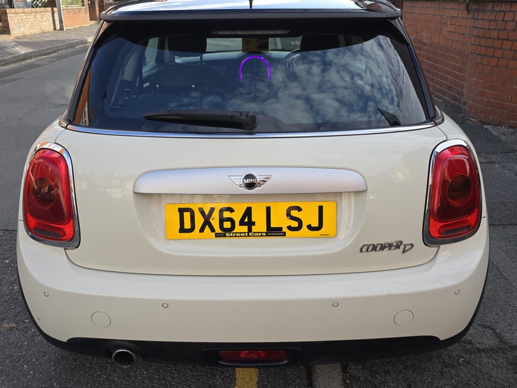 MINI HATCH