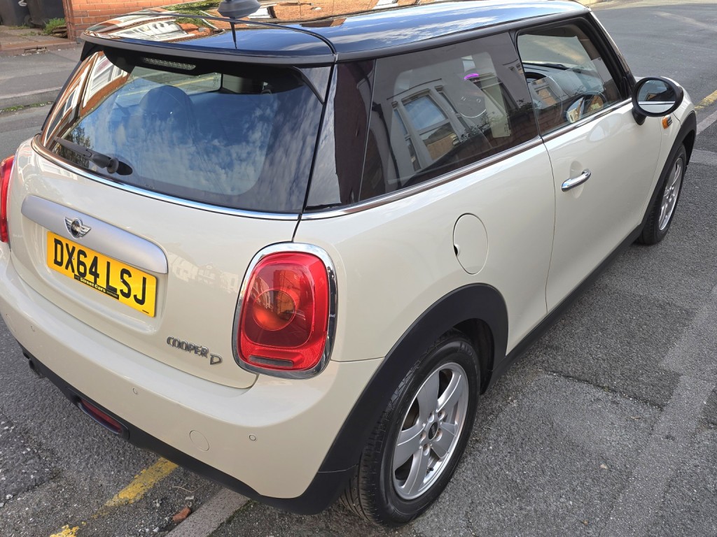 MINI HATCH
