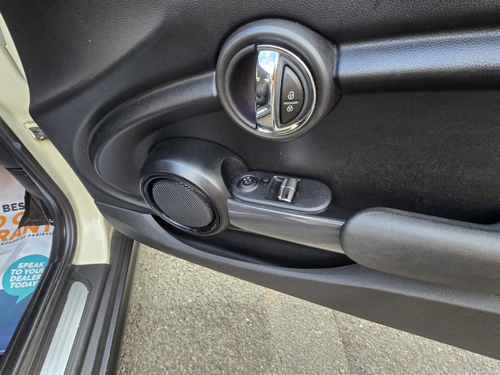 MINI HATCH