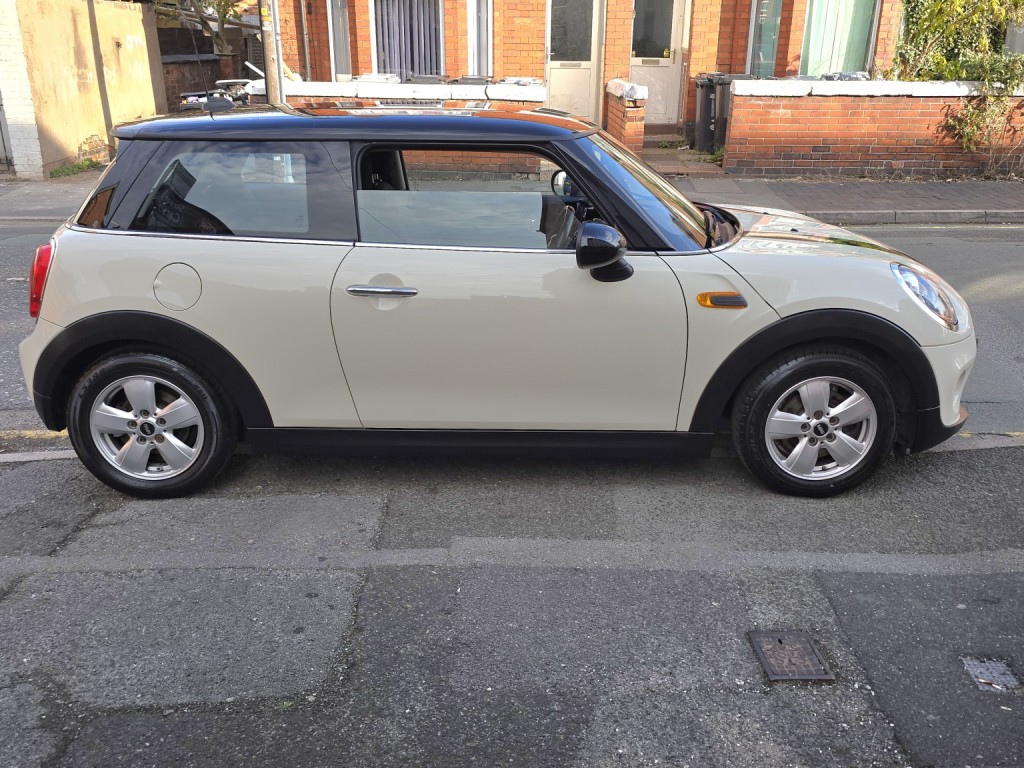 MINI HATCH