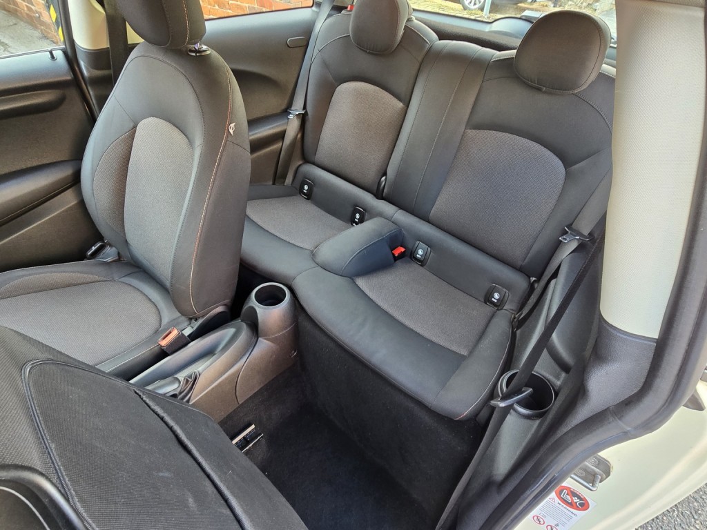 MINI HATCH