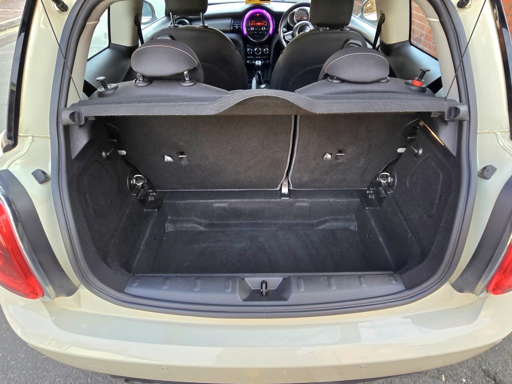 MINI HATCH
