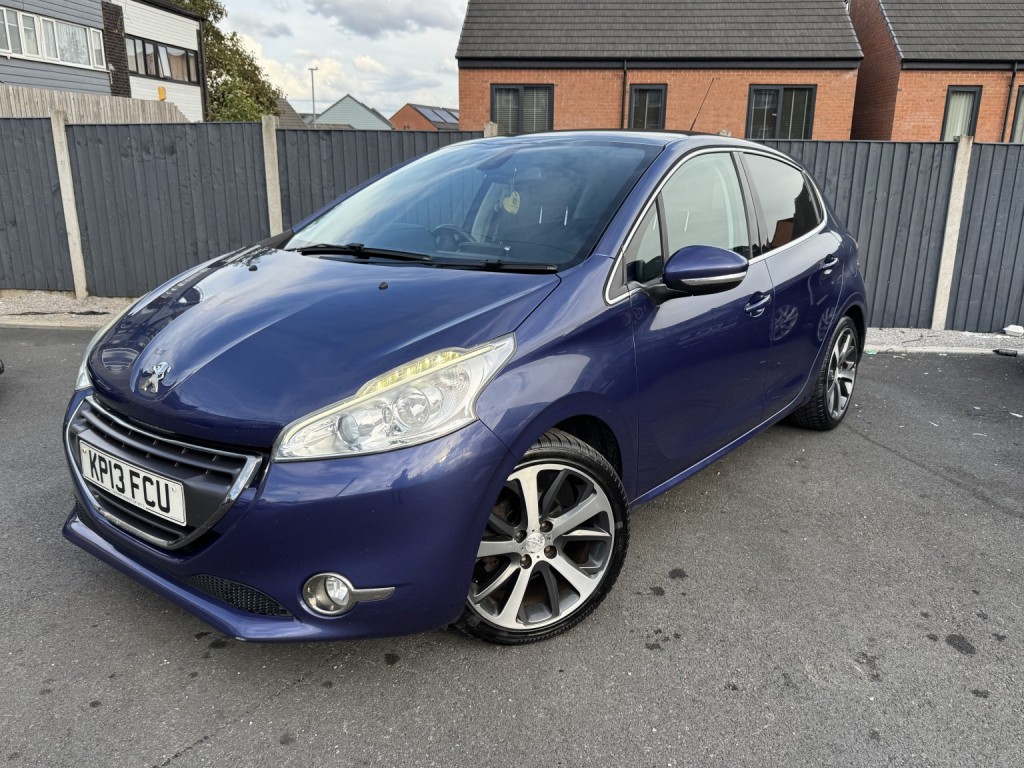 PEUGEOT 208 1.6 e-HDi Feline