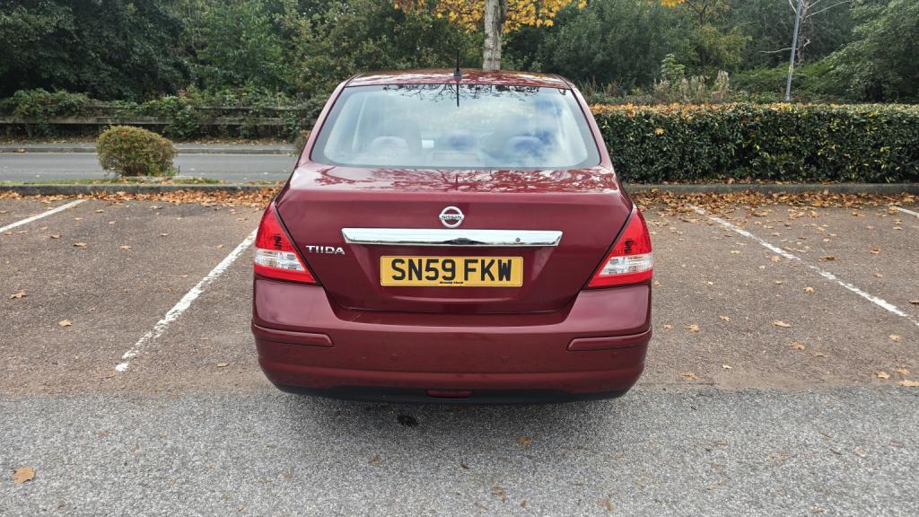 NISSAN TIIDA