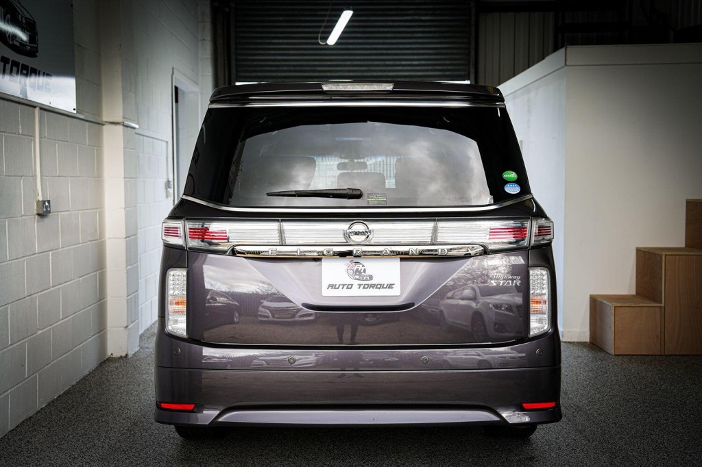 NISSAN ELGRAND