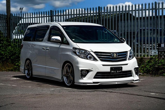 TOYOTA ALPHARD