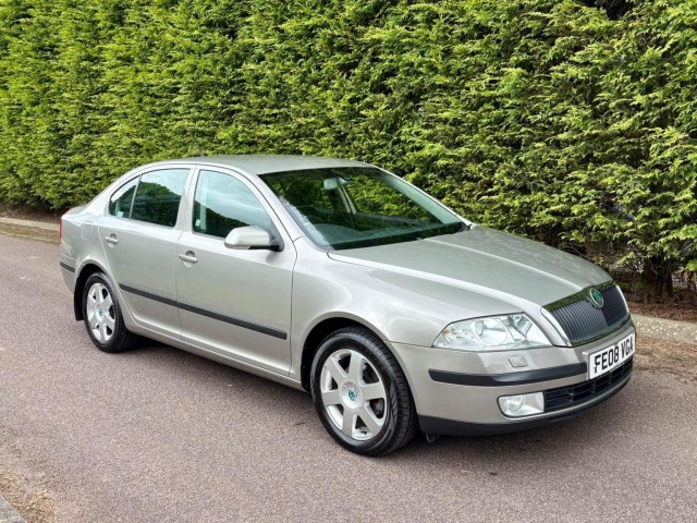 SKODA OCTAVIA 1.6 FSI Elegance Euro 4 5dr