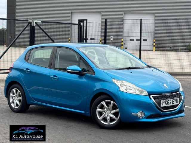 PEUGEOT 208