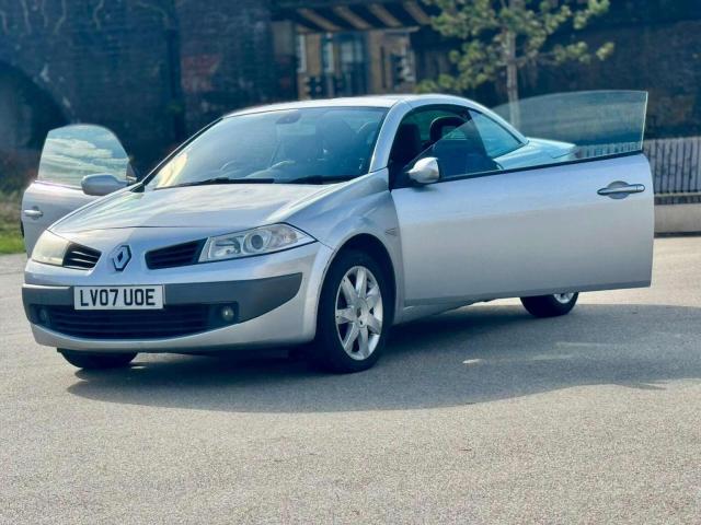 RENAULT MEGANE 1.9 dCi FAP Dynamique S 2dr