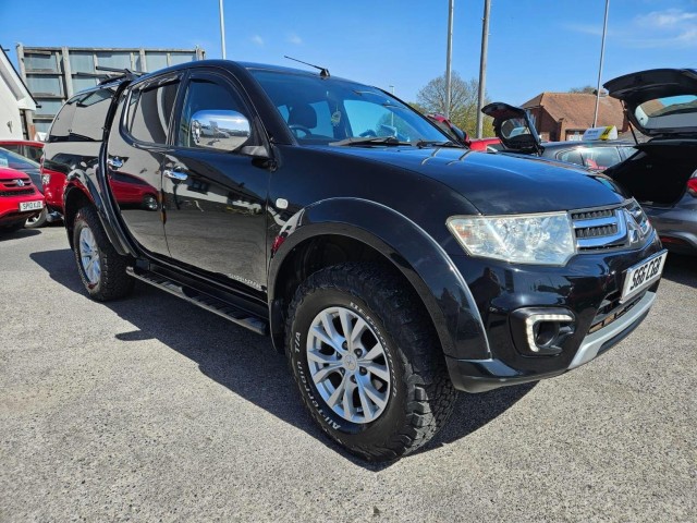 MITSUBISHI L200